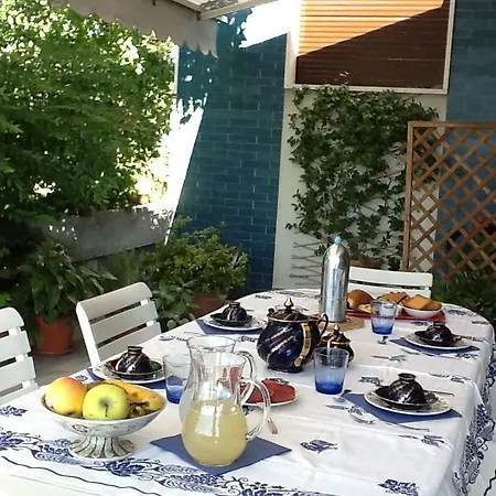לינה וארוחת בוקר Carla