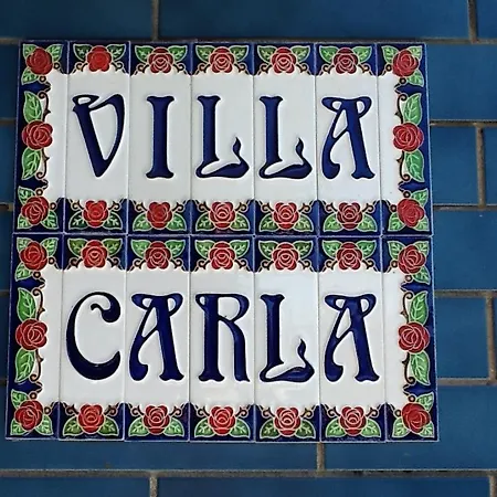 לינה וארוחת בוקר Carla *